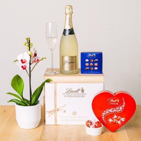 Dolce Fascino: Mini Orchidea, cioccolatini e Cava Rosé Dolce Fascino: Mini Orchidea, cioccolatini e Cava Rosé