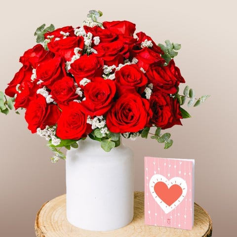 Abbraccio d'Amore: 20 Rose Rosse Abbraccio d'Amore: 20 Rose Rosse