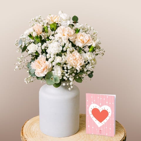 Fioriture Romantiche: Rose e Garofani Fioriture Romantiche: Rose e Garofani