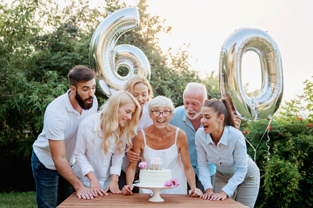 Auguri 60 anni: le più belle frasi per una festa di compleanno